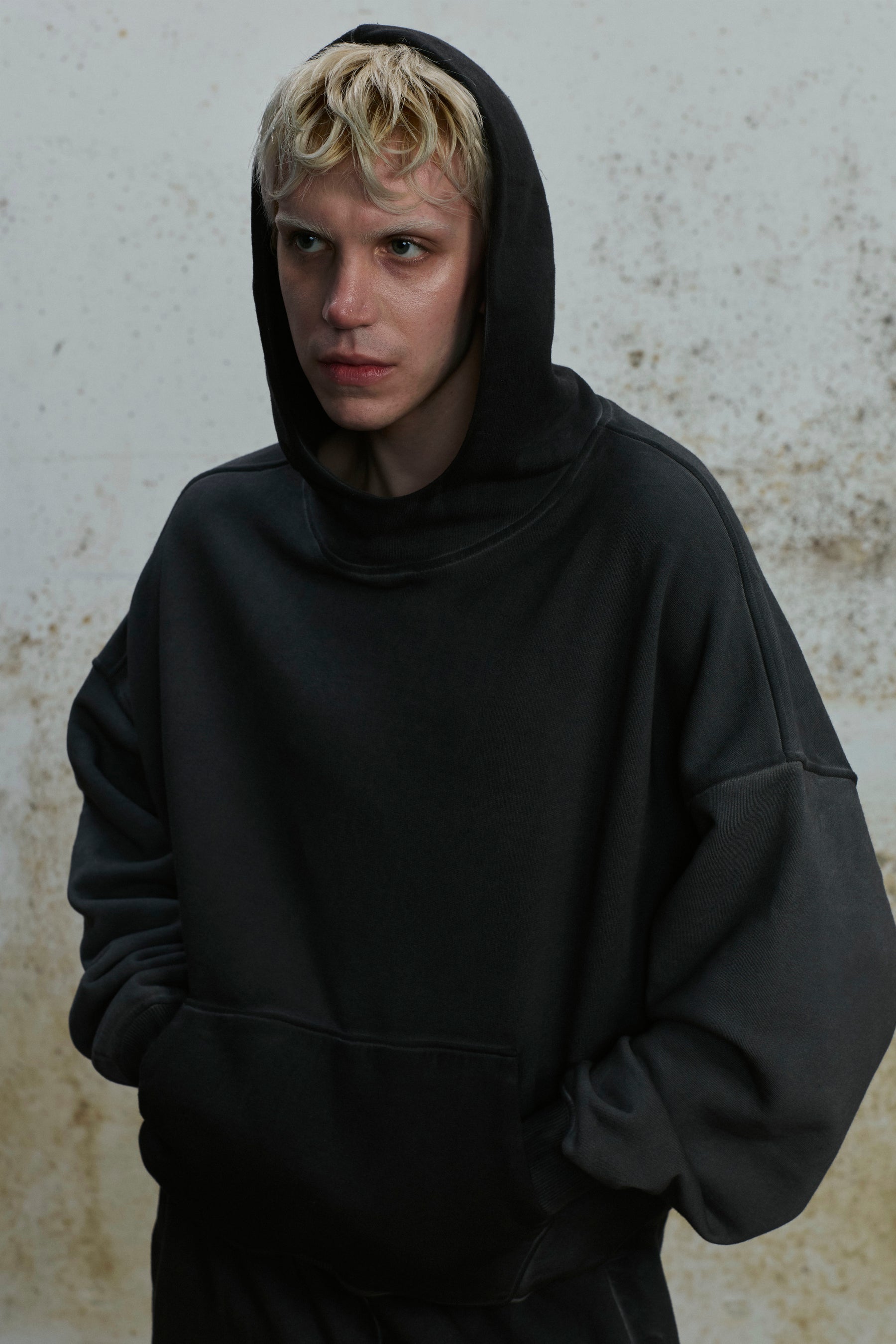 LINE I — HOODIE FADED BLACK